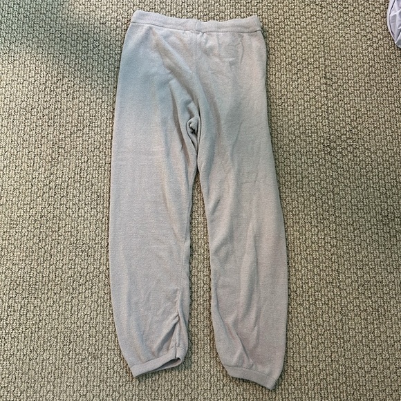 Girls barefoot dreams cozy pants! - Picture 5 of 5